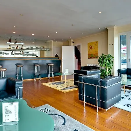 Boutique Azur מלון 3*